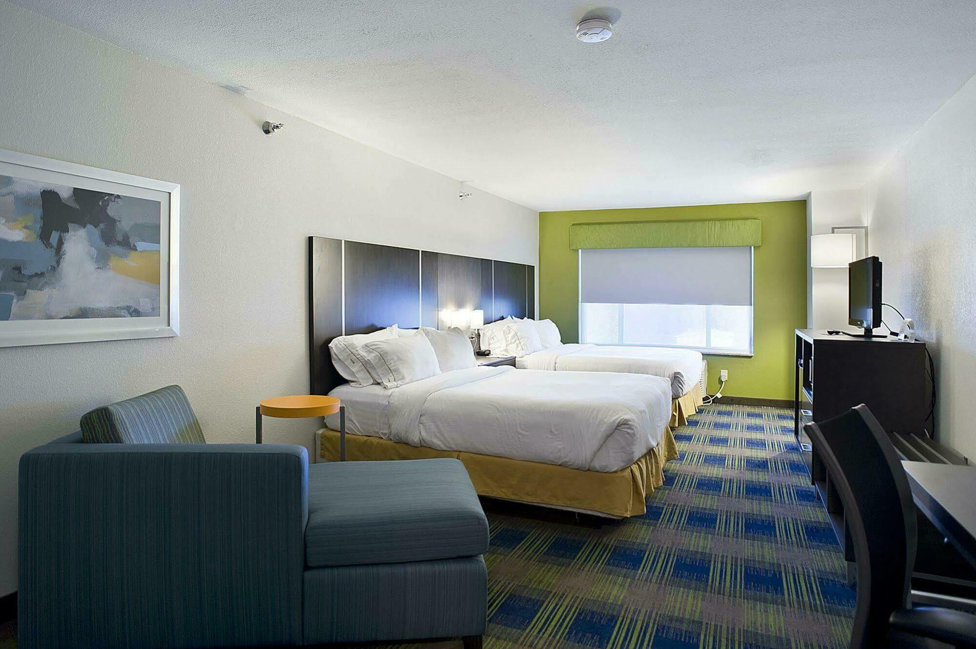 Holiday Inn Express & Suites Vermillion, An Ihg Hotel Exterior photo